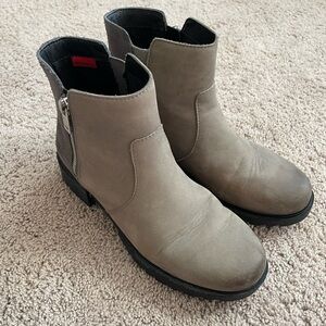 Sorel Size 7 Grey Zip Bootie